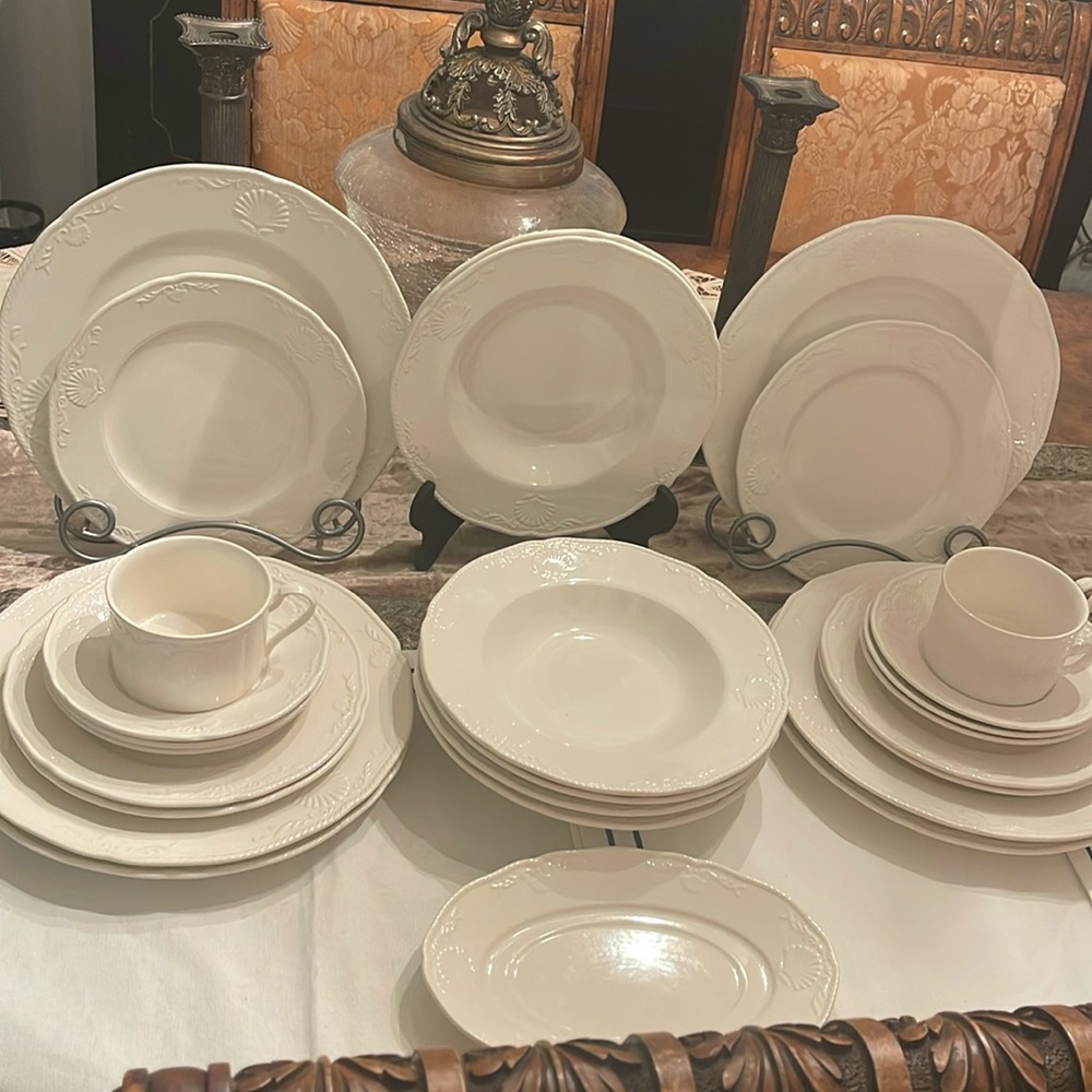 Mikasa “South Hampton” 27 piece Dinnerware Set